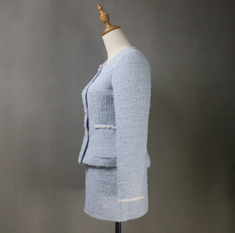 Consider looking into respectable tailors and design houses that specialise in made-to-measure clothing to locate your perfect custom-made light Pink tweed suit. These professionals will collaborate closely with you to determine the ideal green colour, create a silhouette that accentuates your best features, and pick the appropriate accents and finishes to reflect your unique style