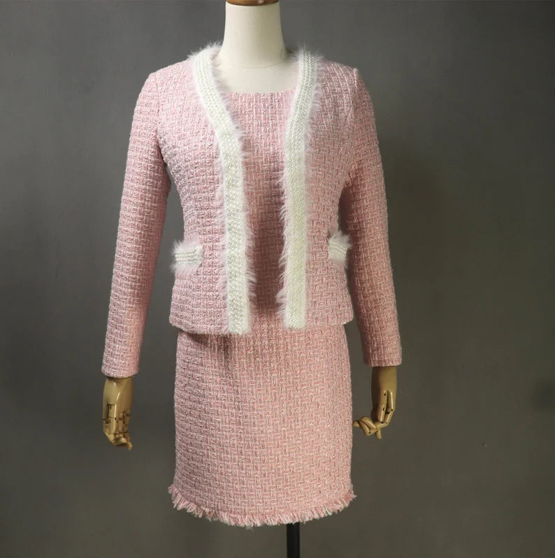 A pink fluffy coat designed for winter not only adds a pop of color to your wardrobe but also offers exceptional warmth and comfort. The fluffy texture not only looks stylish but also provides insulation against the chilly weather. With the option to customize the coat's design, you can choose a style that suits your personality, whether it's a sleek and tailored silhouette or a more relaxed and cozy fit