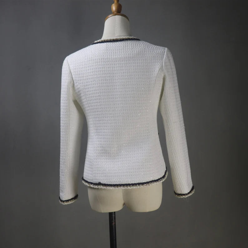 An outfit that goes perfectly with the jacket. Made with comfort and design in mind, it's perfect for a variety of settings. meticulously detailed in order to give it a polished appearance. Whether you're attending a wedding, giving a speech, enjoying an evening party, attending formal events, or celebrating a graduation, this suit is an elegant and timeless option.