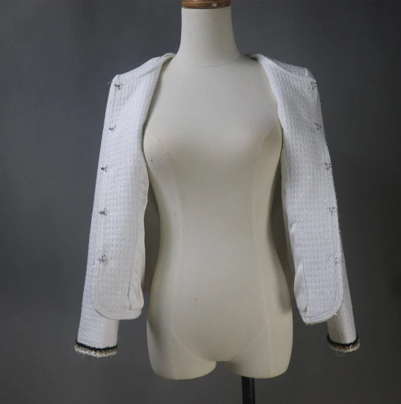 An outfit that goes perfectly with the jacket. Made with comfort and design in mind, it's perfect for a variety of settings. meticulously detailed in order to give it a polished appearance. Whether you're attending a wedding, giving a speech, enjoying an evening party, attending formal events, or celebrating a graduation, this suit is an elegant and timeless option.