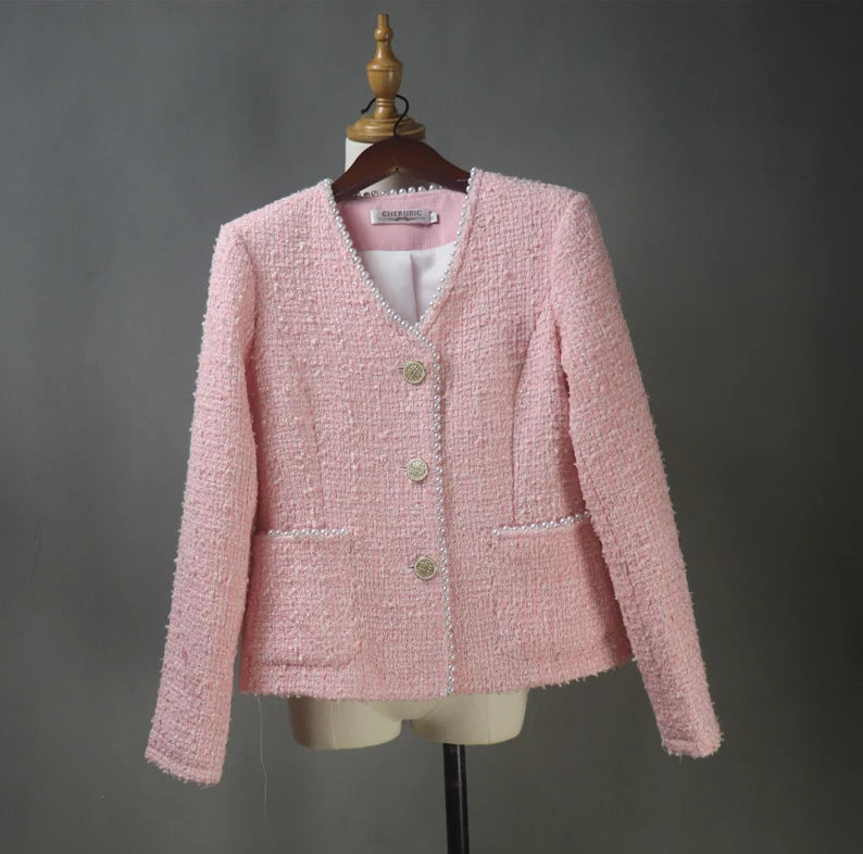 Consider looking into respectable tailors and design houses that specialise in made-to-measure clothing to locate your perfect custom-made light Pink tweed suit. These professionals will collaborate closely with you to determine the ideal green colour, create a silhouette that accentuates your best features, and pick the appropriate accents and finishes to reflect your unique style