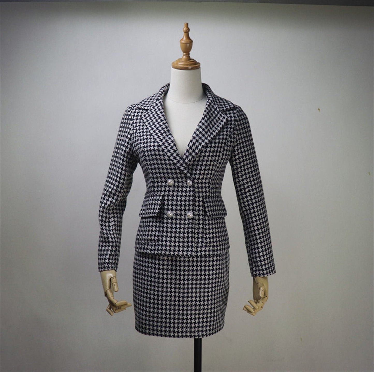 Women CUSTOM MADE Classic Houndstooth Tweed Jacket Coat Blazer+ Skirts UK CUSTOMER SERVICE! All of our suits can be made with a Skirt or a pair of Shorts or Trousers. All items are made to order with very experienced tailors. Please advise your height, weight and body measurements ( Bust, shoulder, Sleeves, Waist and Length etc). Our tailors will make the order for you! Materials: tweed