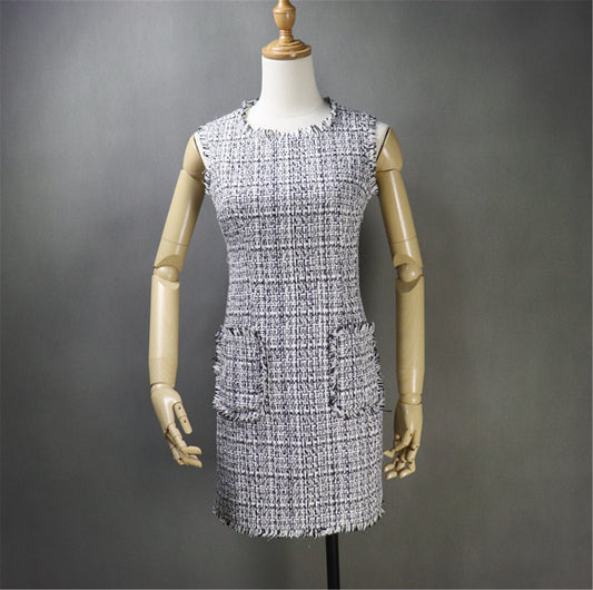 Women's Tailor Custom Made Fringe Tassel Fitted Tweed Mini/ Midi/ Long Dress UK CUSTOMER SERVICE! Women's Tailor Custom Made Fringe Tassel Fitted Tweed Mini/ Midi/ Long Dress, can wear it for ceremony, college inauguration, official use and outside. All items are made to order. Please advise your height, weight and body measurements ( Bust, shoulder, Sleeves, Waist and Length etc). Our tailors will make the order for you! Materials: Tweed