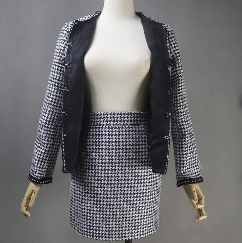 Tailor Made Houndstooth Check Pattern Jewellery Trim Tweed Jacket Coat Blazer + Shorts/Skirts/Trousers There are many different materials to pick from when purchasing one of our ladies tailored coats, including light and heavy weight tweeds. As with all of our clothing, we recognise that each person's personal landscape is unique, thus our skilled tailor's advice is essential to guaranteeing the size and figuration are ideal.
