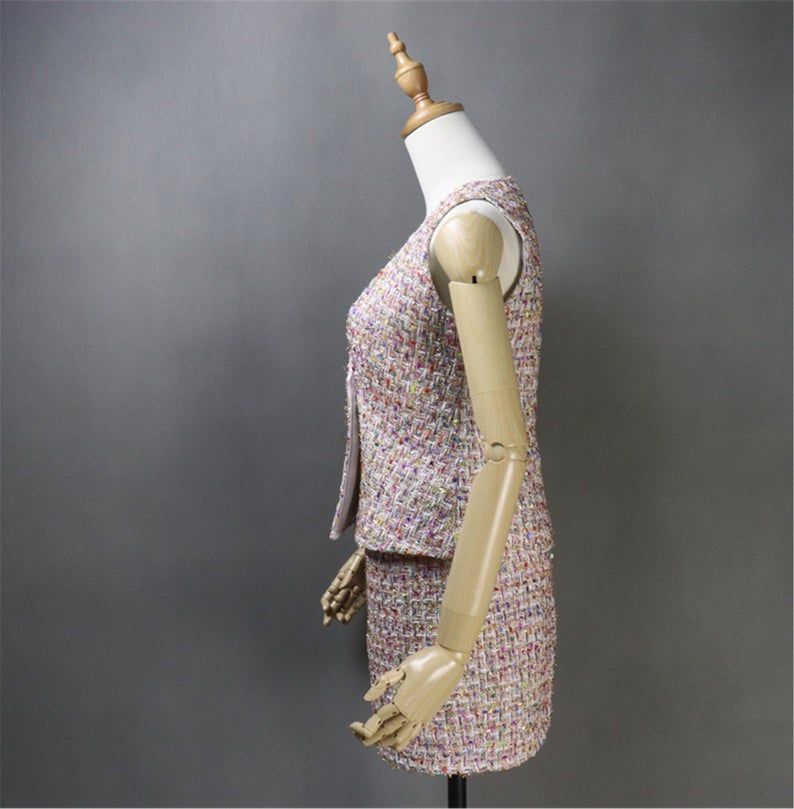 Women's Custom Made Multi-Color Tweed Coat / Cape+ Vest + Skirt 3 Pieces Suit Pink UK CUSTOMER SERVICE! Women's Custom Made Multi-Color Tweed Coat / Cape+ Vest + Skirt 3 Pieces Suit Pink, all of our suits can be made with a Skirt or a pair of Shorts or Trousers. All items are made to order. Please advise your height, weight and body measurements ( Bust, shoulder, Sleeves, Waist and Length etc). Our tailors will make the order for you!