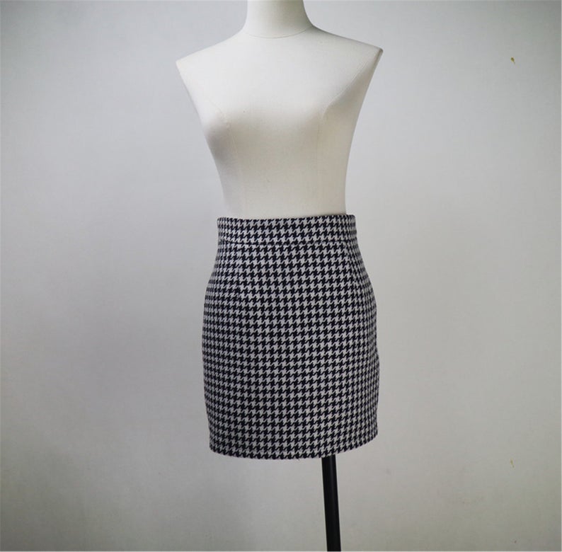 Women CUSTOM MADE Classic Houndstooth Tweed Jacket Coat Blazer+ Skirts UK CUSTOMER SERVICE! All of our suits can be made with a Skirt or a pair of Shorts or Trousers. All items are made to order with very experienced tailors. Please advise your height, weight and body measurements ( Bust, shoulder, Sleeves, Waist and Length etc). Our tailors will make the order for you! Materials: tweed