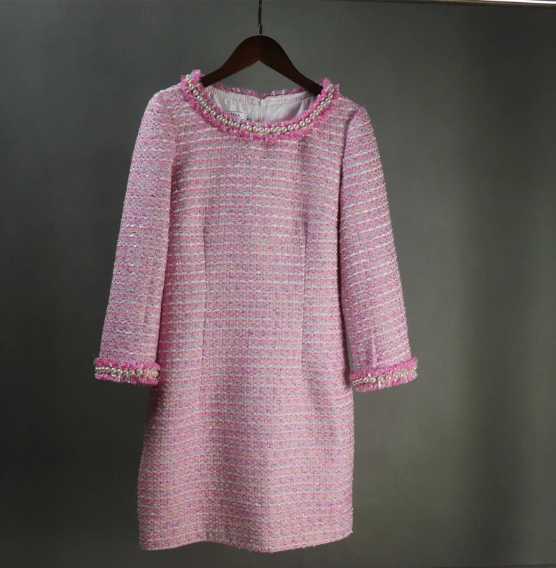 Womens Custom Made Pearls Tweed 3/4 Sleeves Dress Hot Pink UK CUSTOMER SERVICE! Womens Custom Made Pearls Tweed 3/4 Sleeves Dress Hot Pink - Pink tweed fabric with back zip, 3/4 sleeves, Knee length dress. Can wear it for outside party , holidays and casual or formal wear. Dry Cleaning. The midi length and round-neck gives this pencil fashionable dress a classic and timeless shape, making the baggy trendy pretty dressing gown versatile for various special occasions.