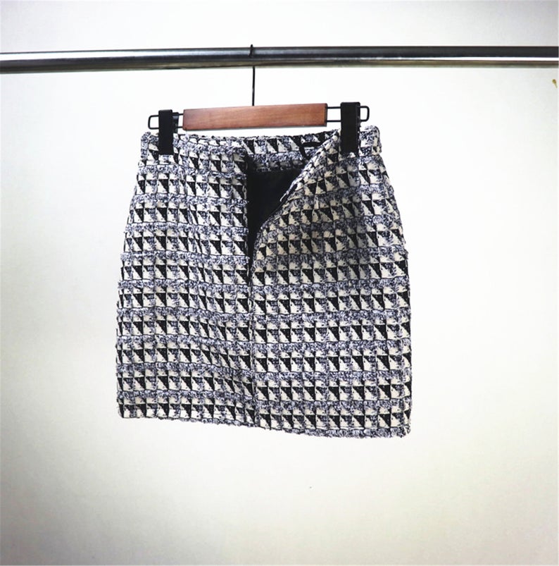 Women CUSTOM MADE Classic Houndstooth Tweed Jacket Coat Blazer+ Skirts UK CUSTOMER SERVICE! All of our suits can be made with a Skirt or a pair of Shorts or Trousers. All items are made to order with very experienced tailors. Please advise your height, weight and body measurements ( Bust, shoulder, Sleeves, Waist and Length etc). Our tailors will make the order for you! Materials: tweed