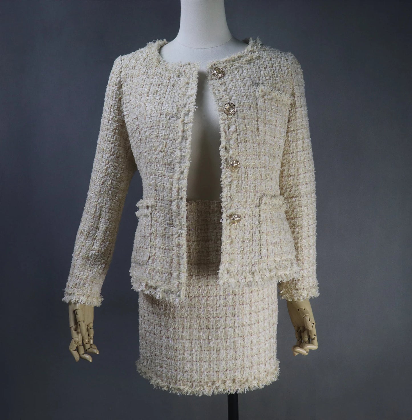 Women's customised suits designed for business, special occasions, and events. There's nothing quite like a well-tailored suit for ladies who want to look and feel their best. There is a lot to think about when it comes to Fashionpioneer Tailors ladies tailored suits, and skilled tailoring advice is essential to ensure the cloth, size, and figuration are all ideal. We do Oversized Blazer, Pulse Size Blazer , Extra Size Blazer and Perfect size blazer as per customer requirement.