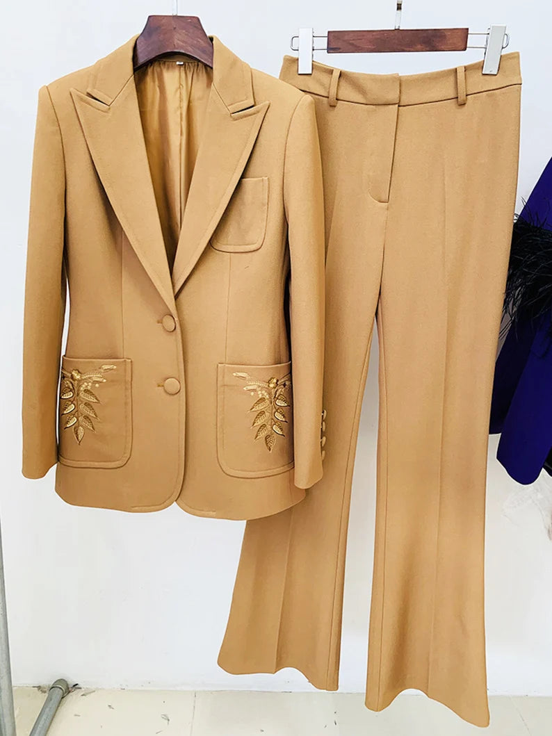 The combination of mid-high rise flare trousers and a women's luxury light brown floral embroidered blazer creates a unique and eye-catching suit that is perfect for a variety of occasions. The flare trousers add a trendy touch to the suit, while the embroidered blazer adds an elegant and sophisticated look.