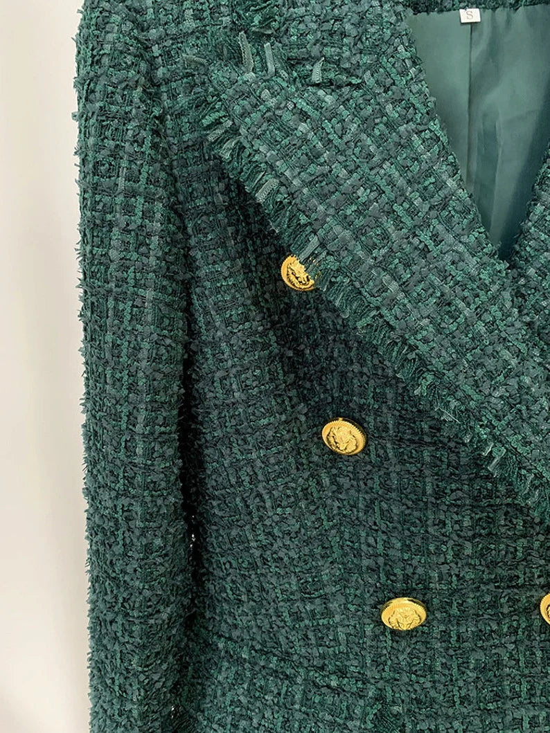 The Women's Dark Green Tassel Trim Golden Buttons Fitted Blazer Jacket is a must-have addition to your wardrobe. Its dark green hue lends an air of sophistication, making it a versatile choice for both office wear and formal events. The golden buttons and tassel trim add a touch of opulence and unique flair to this classic blazer. 