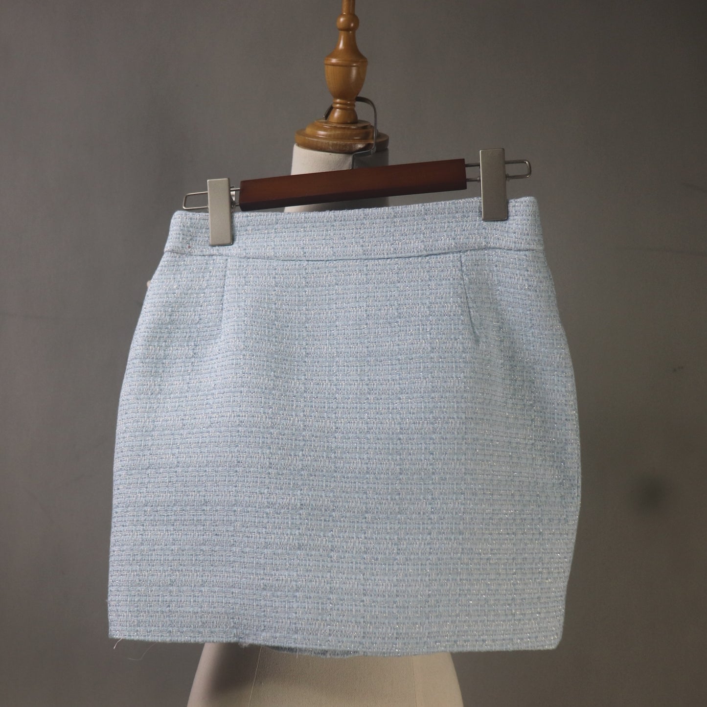 Light blue  skirt on a mannequin against a plain background
