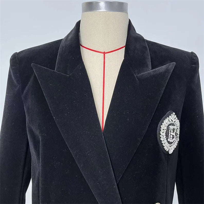 Women's Jewellery Badge Loose Fit Mid-Length Velvet Blazer Jacket Black - To demonstrate your mastery of fashion, try donning a black blazer and a pair of navy jeans. You feel brave? Put on a pair of black leather oxford shoes to change things up. Our blazers are the perfect way to add some sleek structure to your look for true power dressing. 