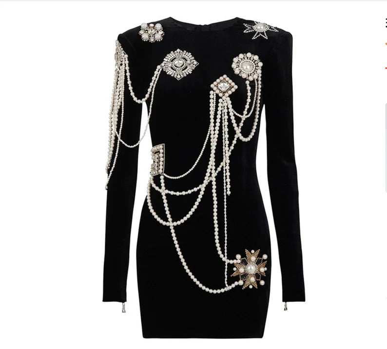 This is a high-end, luxury piece that is meticulously crafted with handmade beadwork and jewelry accents by skilled technicians. The dress is likely to be an eye-catching and glamorous piece, perfect for formal occasions such as evening dinners, stage performances, and formal parties.