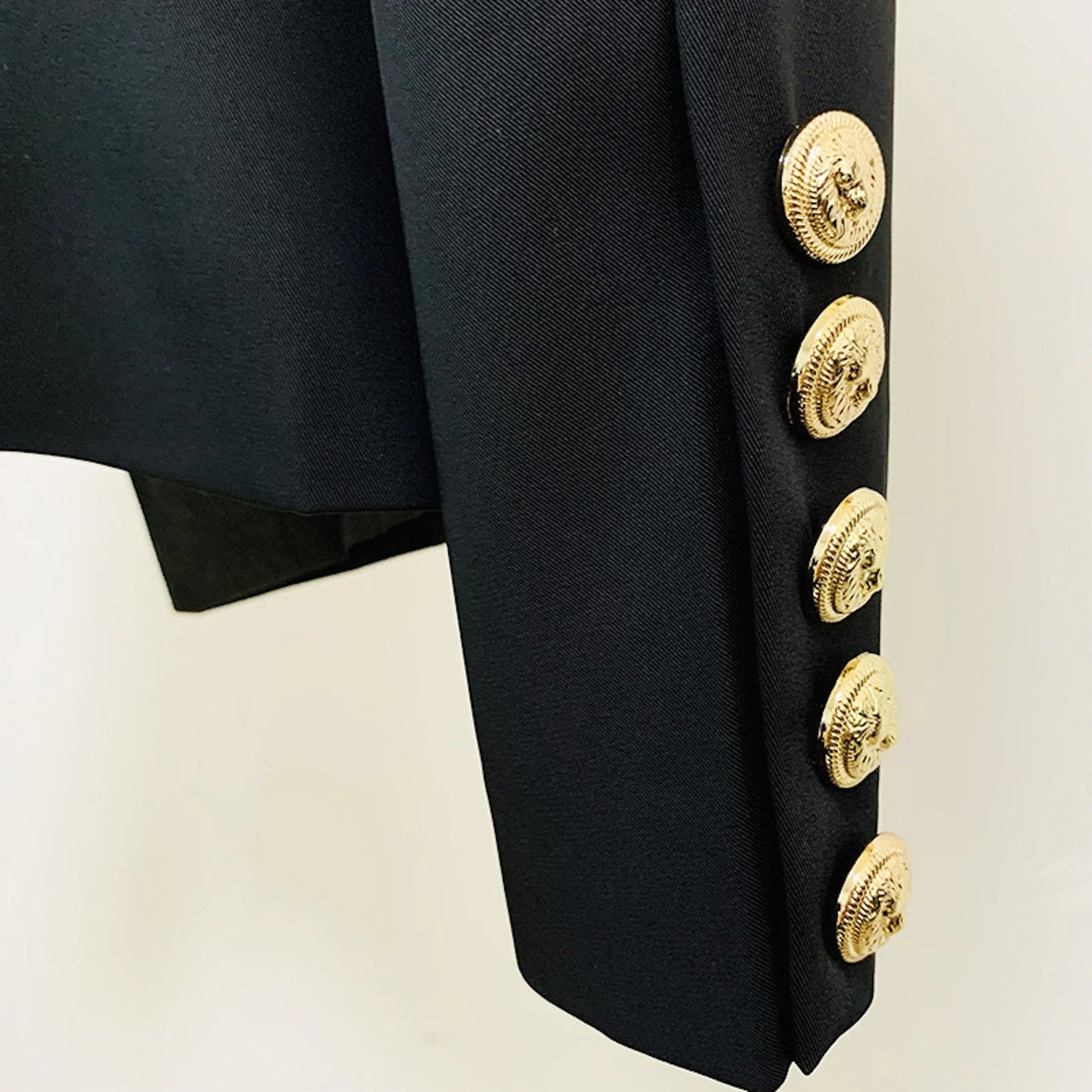 Women's Luxury Faux Leather Collar Blazer Golden Lion Buttons Black Quick International Service!  Women's Luxury Faux Leather Collar Blazer Golden Lion Buttons Black, can wear it for College Inaugurations, Ceremony and Official use. The comfort of our ladies tailored suits are unsurpassed, as is the confidence it can provide its wearer in knowing that they are looking at their absolute best.